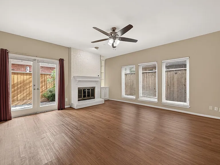 2413 Potomac Dr #D — Photo 4