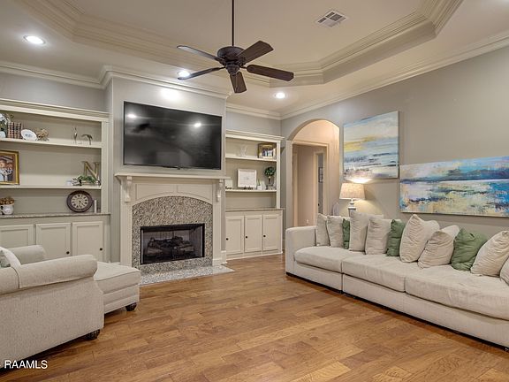 5th image of 200 La Villa Cir