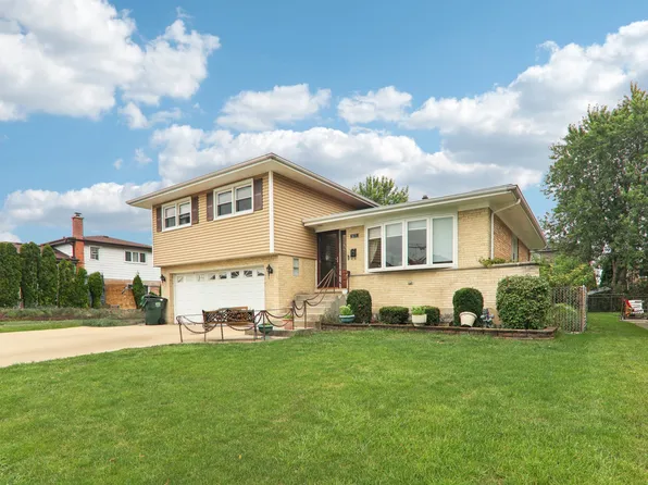 9271 N Callero Dr, Niles, IL 60714