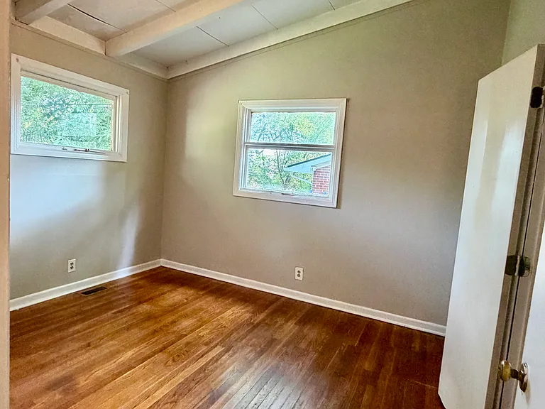 225 Londonderry Dr — Photo 15