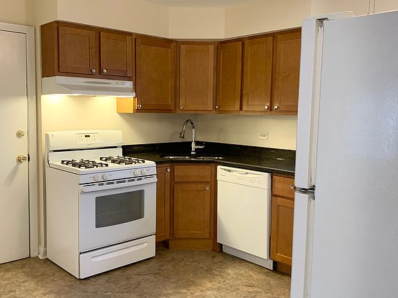 3rd image of 1041 S Oak Park Ave #3E