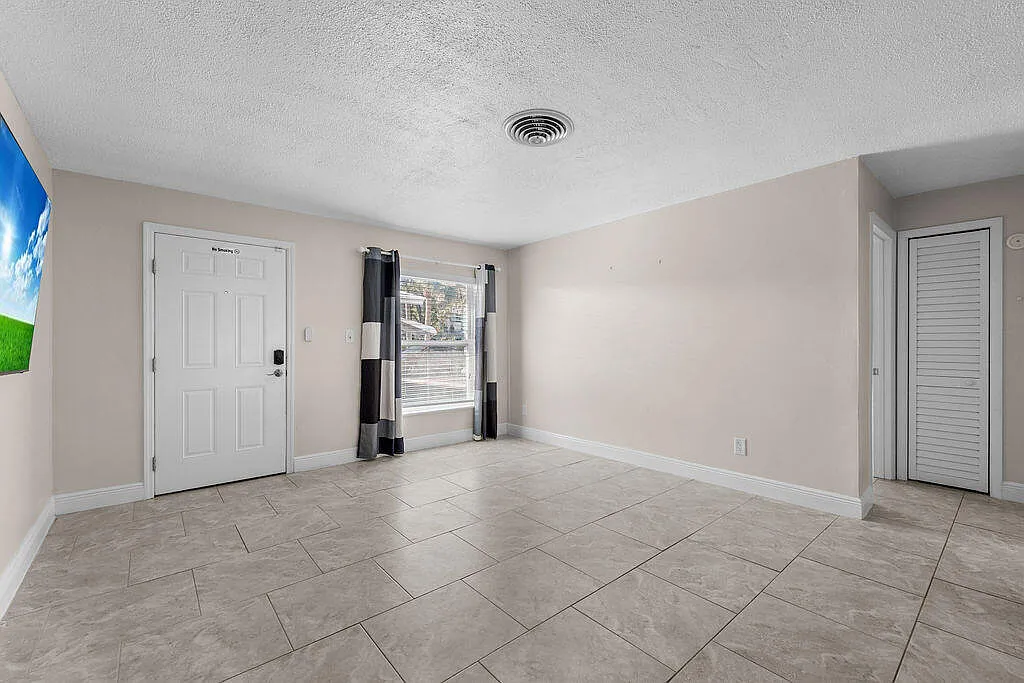 3 bed, 2.0 bath, 1015 sqft, $2,150 — Photo 4