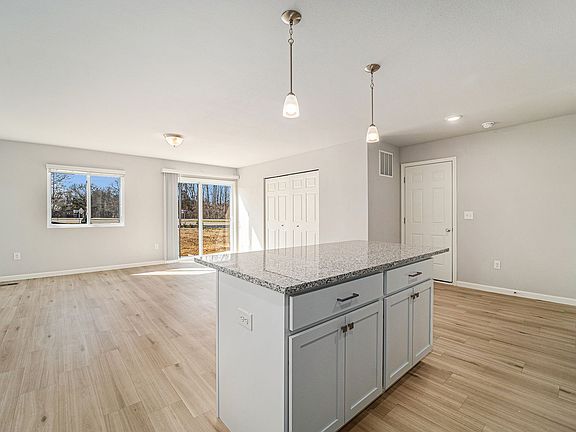 4th image of 2413 Richardson Ct
