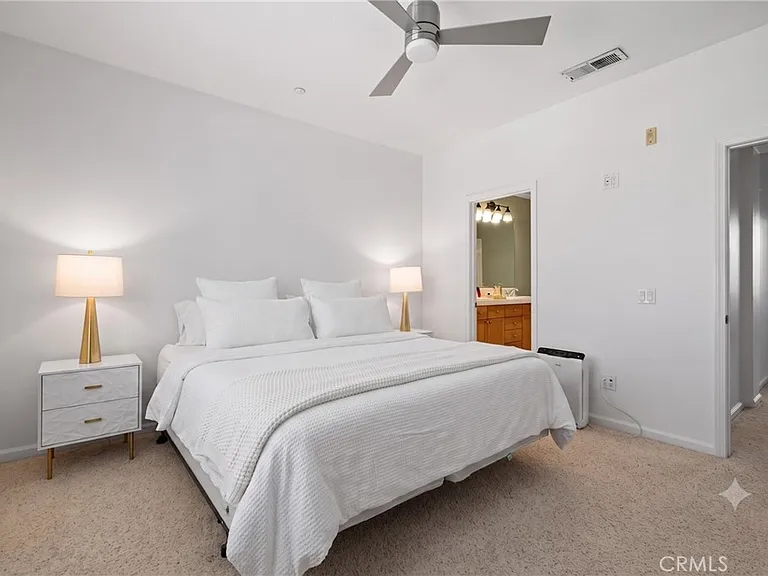 6 El Cajon — Photo 18