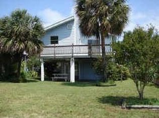 22106 Yoakum Dr, Galveston, TX 77554