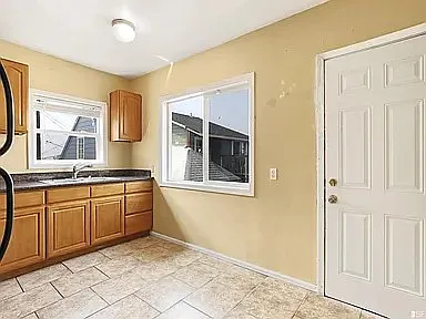 568 Alhambra St — Photo 8