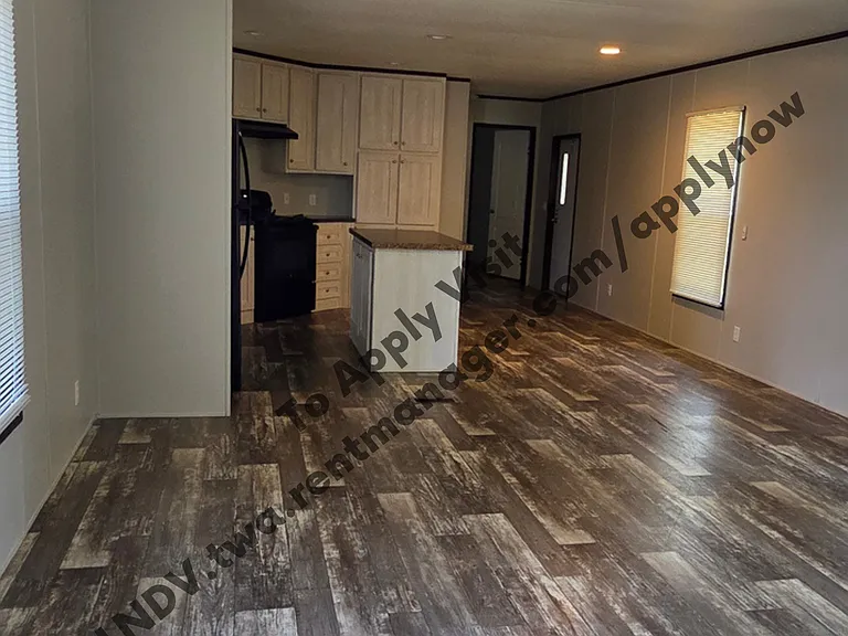 943 Lindsey St — Photo 10