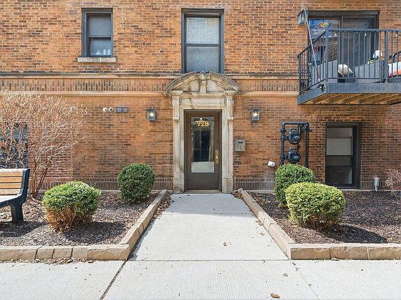 5th image of 920 W Oakdale Ave #928-3S