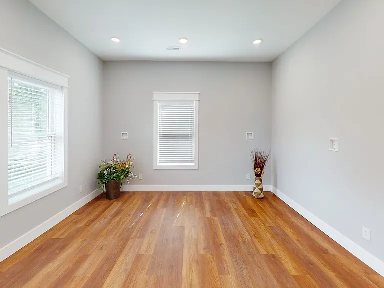 1310 Forest Ave — Photo 7