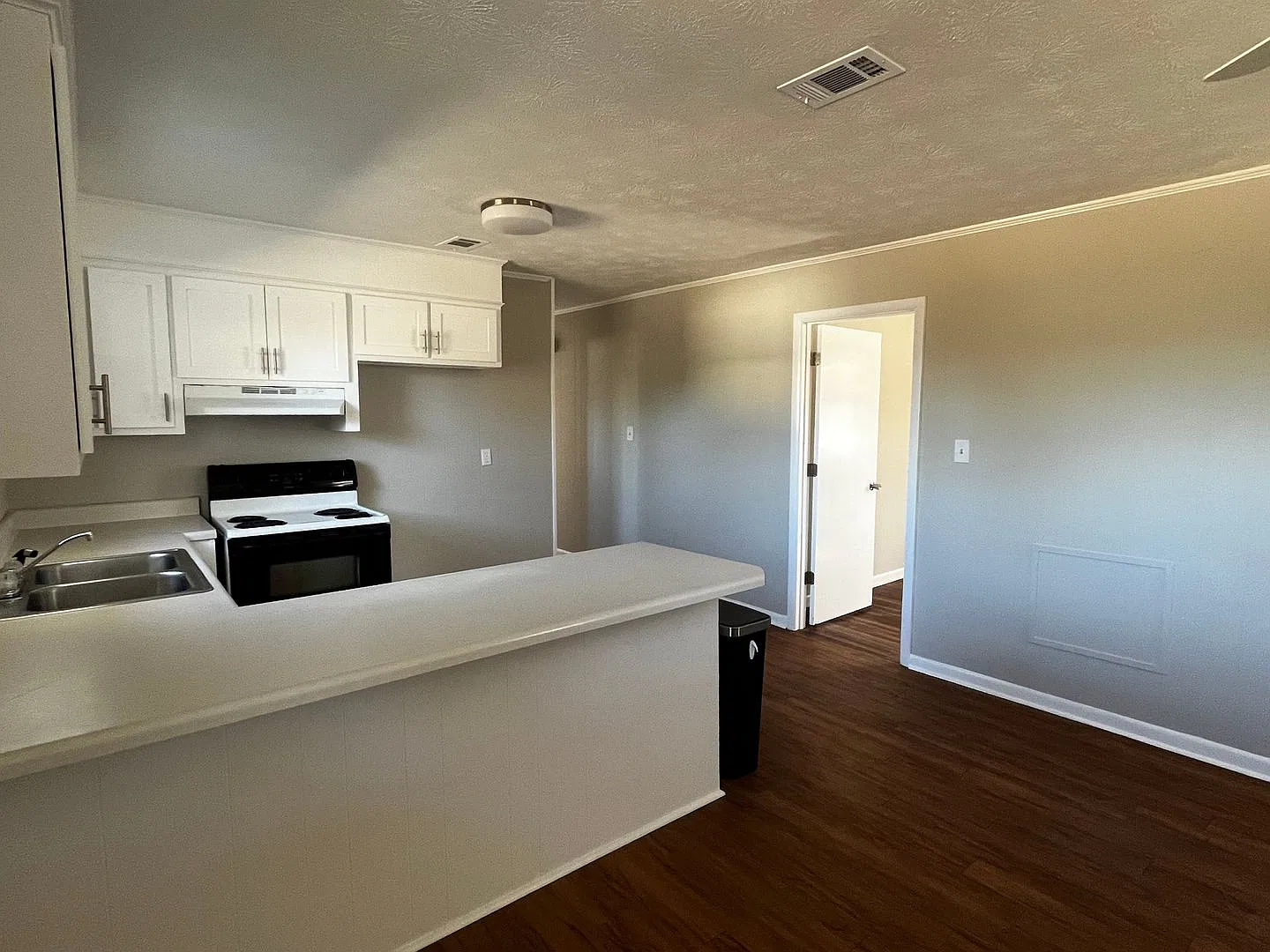 429 Old Anderson Road - Remodeled - Convenient Location — Photo 4