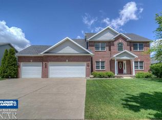 2806 Hubbard Dr, Bloomington, IL 61704