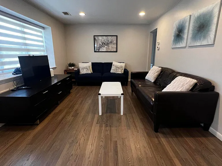 1000 Woodgate Ave — Photo 3