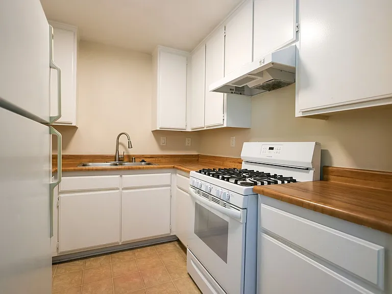248 Avenida Palizada — Photo 4