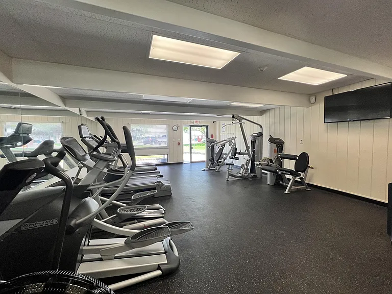 Westbridge Manor — Photo 11