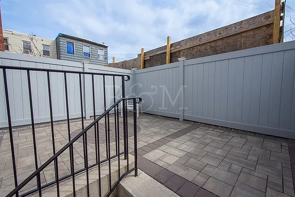 Sold by Brick&Mortar | media 14