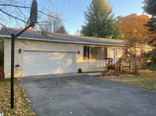1544 Green Lawn Dr, Grawn, MI 49637