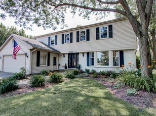 1332 Borde Ct, Libertyville, IL