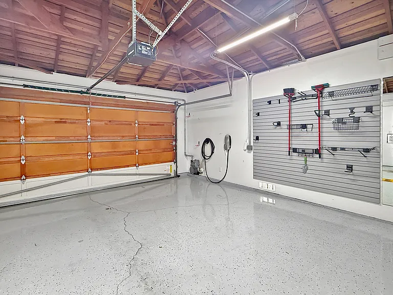 950 Olive St — Photo 22