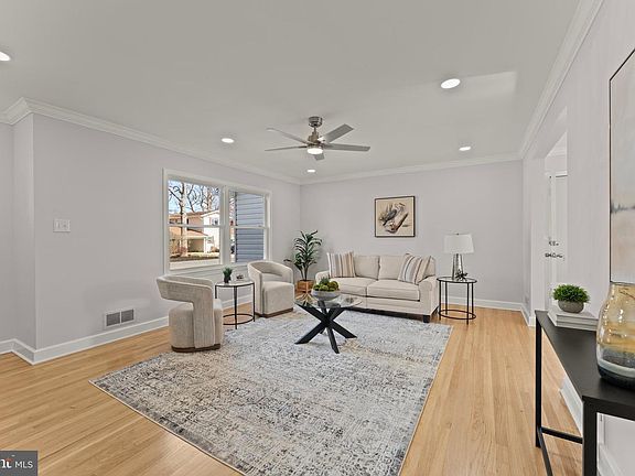 4th image of 1452 Grandview Rd