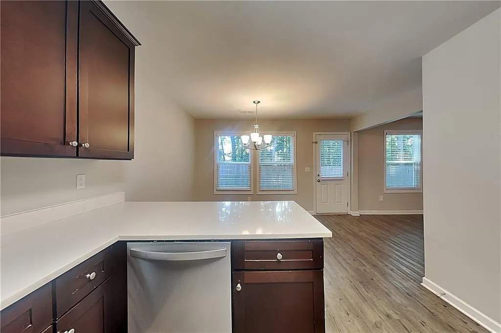 3 bed, 2.5 bath, 1799 sqft, $1,895 — Photo 4