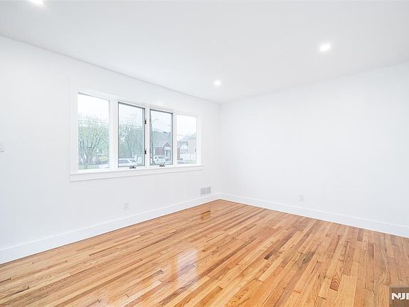 4th image of 21 Mary Street