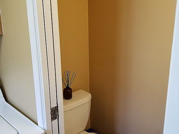 5th image of 230 Bisset Ct Unit B