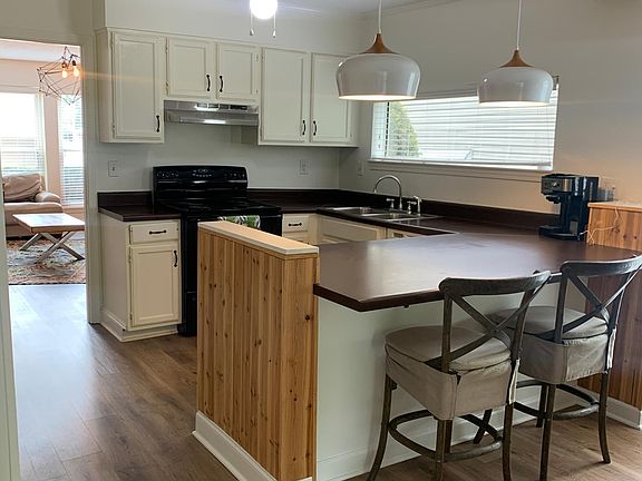 Kitchen lots of light, stove, refrigerator and dishwasher