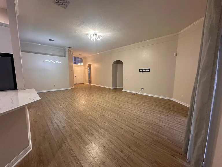 1363 Glenwick Dr — Photo 5