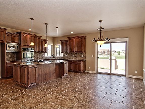 Spacious kitchen!