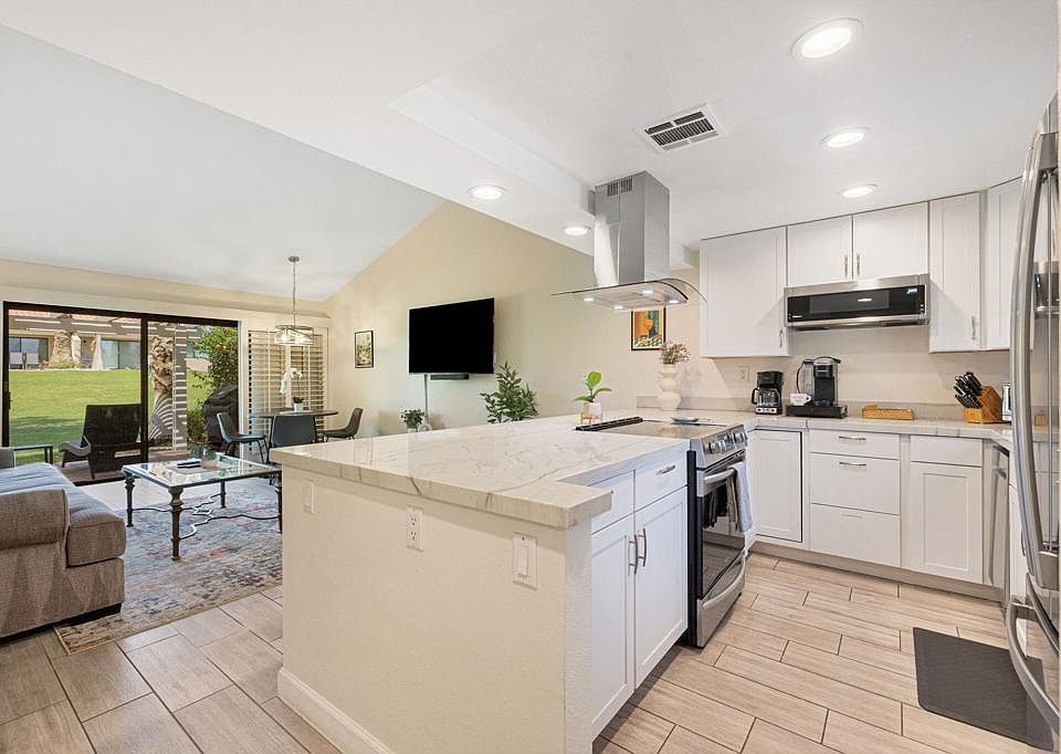1st image of 40733 La Costa Cir E