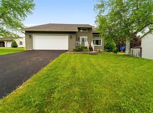 930 Springview Dr, Endicott, NY 13760