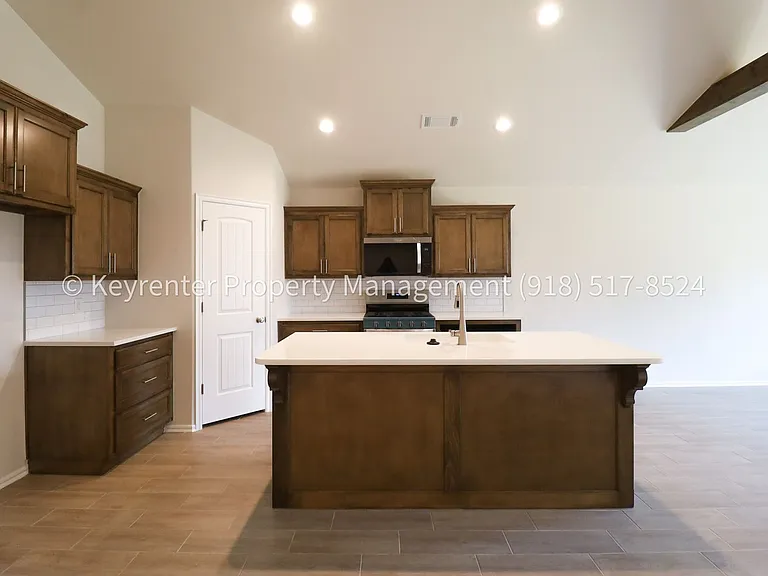 4500 W Winston St — Photo 16