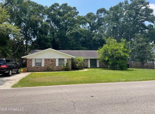 223 Halstead Rd, Ocean Springs, MS 39564