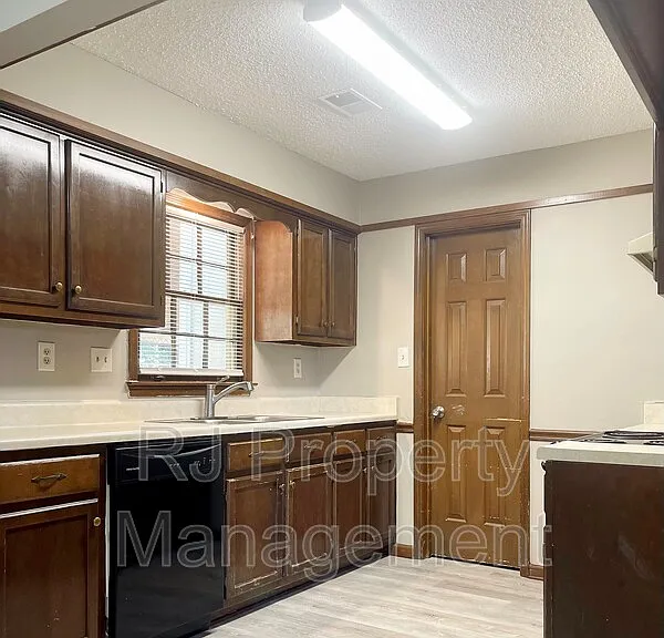 6600 Stockport Dr — Photo 8