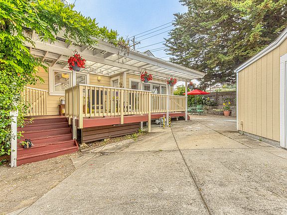 Front Porch/Parking