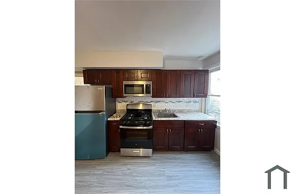 Building Photo - 166 Chancellor Ave #6