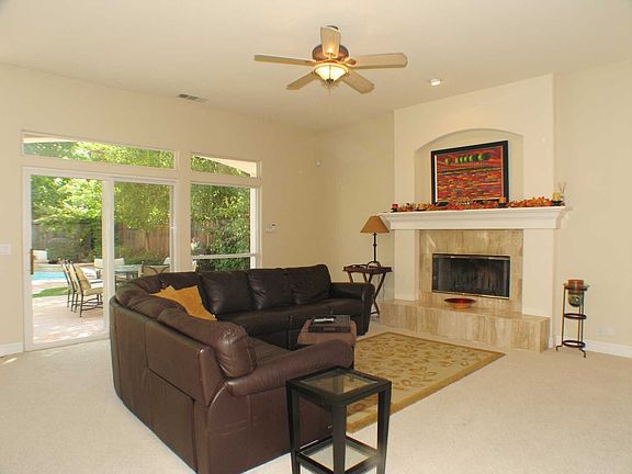 4th image of 8472 Cobble Creek Ln