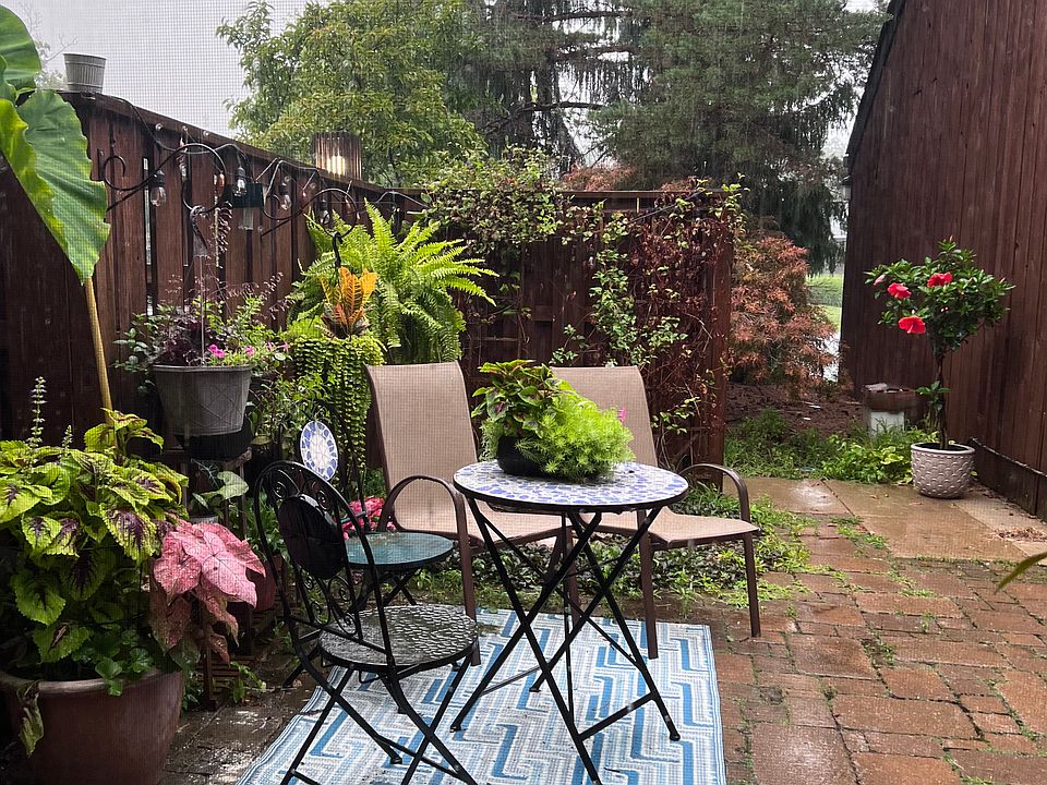 Private front patio
