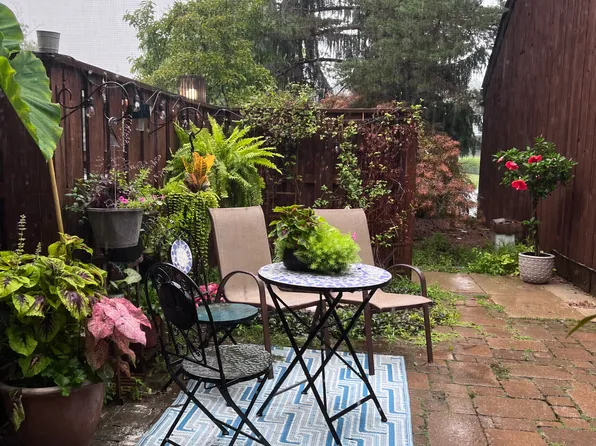 4879 Powderhorn Ln, Westerville, OH 43081