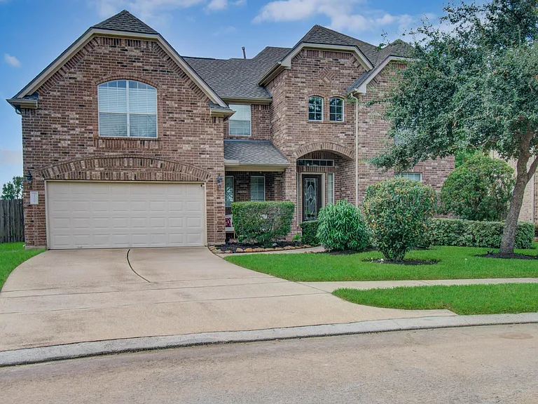 21331 Parham Cir — Photo 1