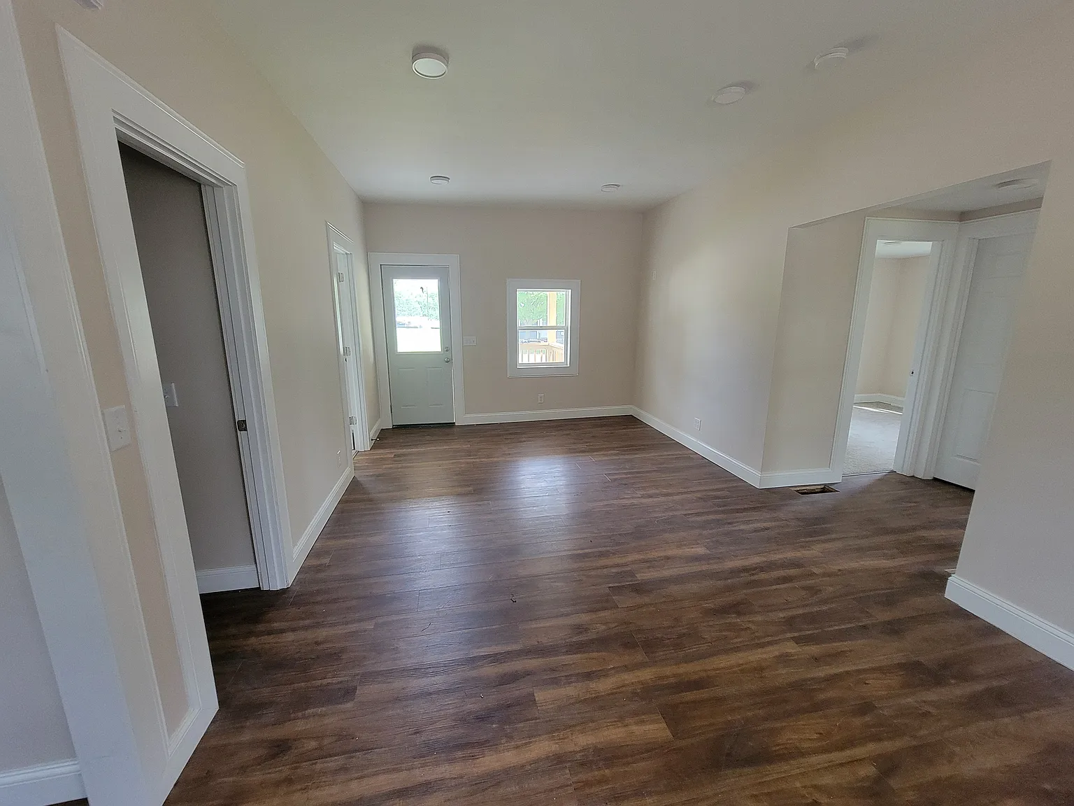 1 bed, 912 sqft, $1,200 — Photo 3
