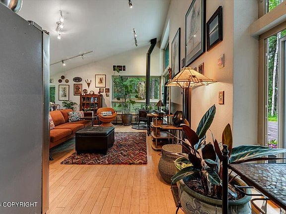 4th image of 2061 Sun Valley Dr