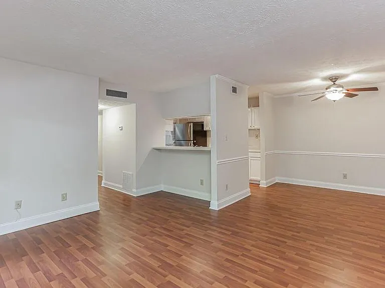 115 Tuxworth Cir — Photo 3
