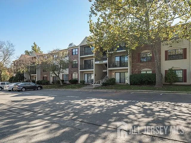 414 Lancaster Ct — Photo 10