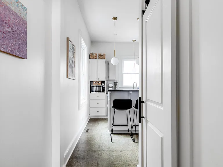 2206 E Marshall St — Photo 10