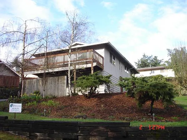 3 bed, 2.5 bath, 2200 sqft, $3,150 — Photo 2
