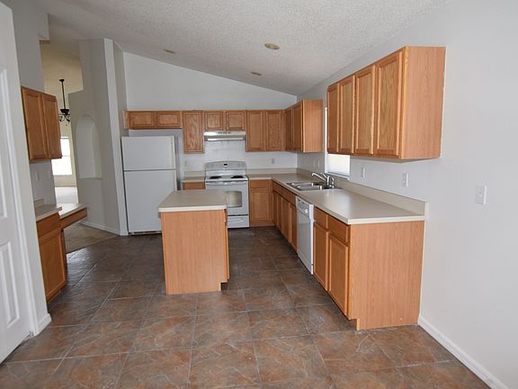 4th image of 1021 Lake Charles Dr