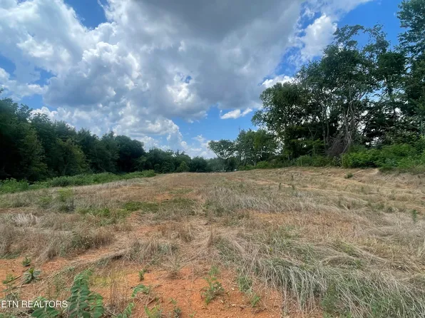 Russell Cir, Morristown, TN 37813