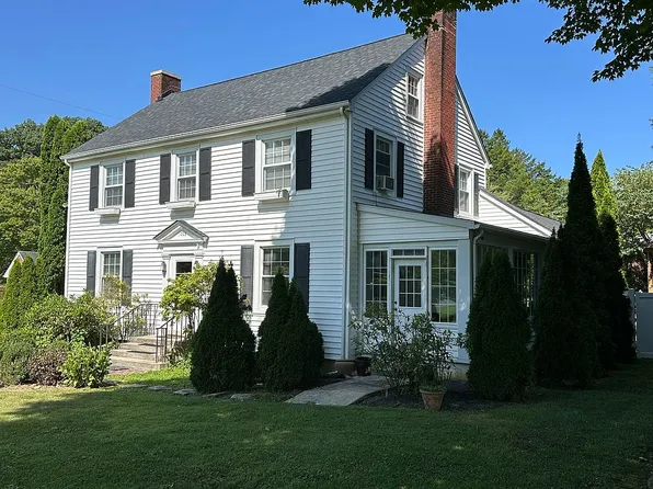 1003 Heatherwood Rd, Bluefield, WV 24701