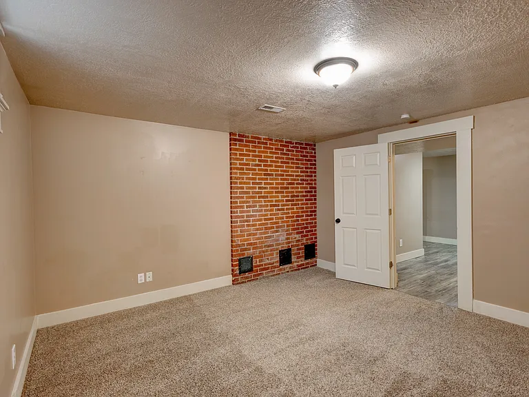 3538 Quincy Ave — Photo 8